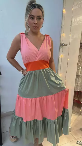Vestido Salmón Combinado – Elegancia Suave Y Estilo