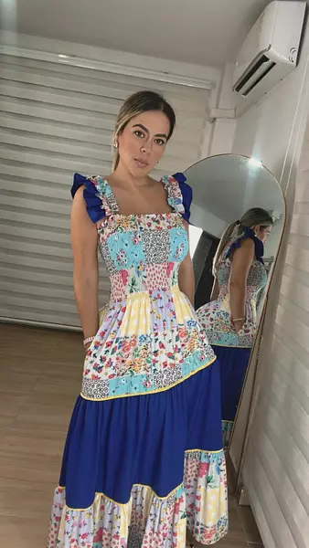 Vestido Flores Azul – Romance Floral Y Estilo Refinado