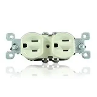 Toma Leviton Con Polo