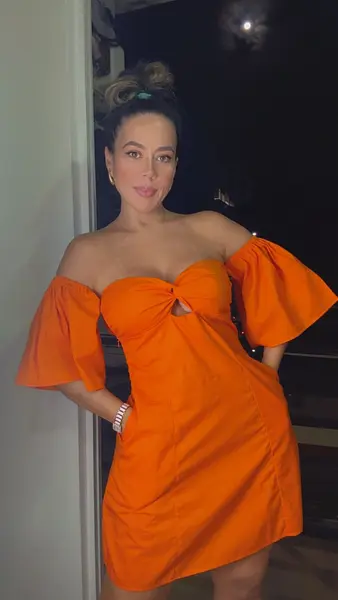 Vestido Naranja Cruzado - Elegancia Femenina